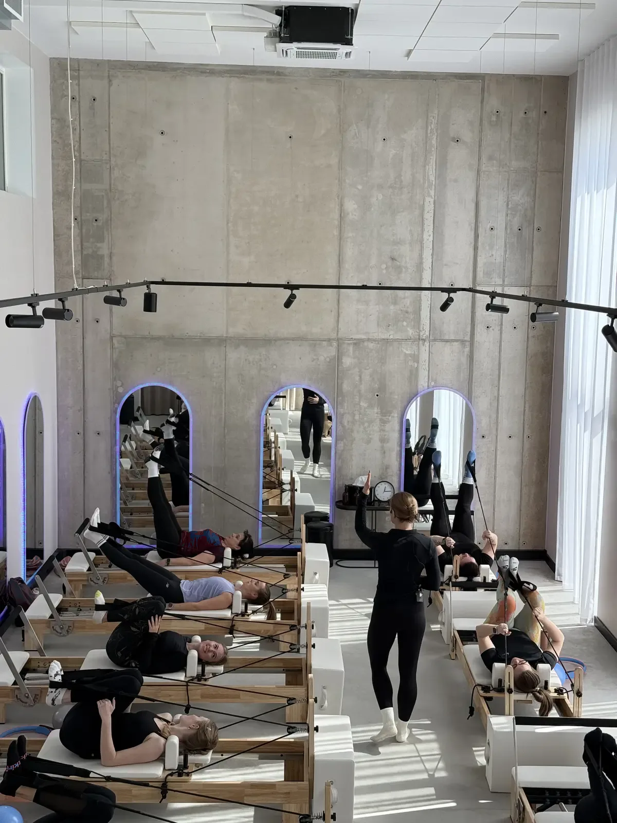 Studio 43 avar saal kõrgete lagede ja betoonseintega